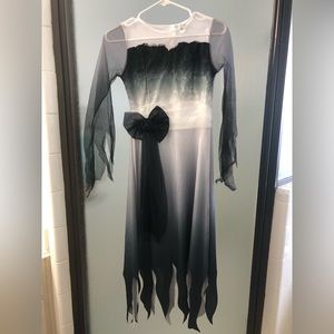 Girls Graveyard Bride Costume. Size 12/14